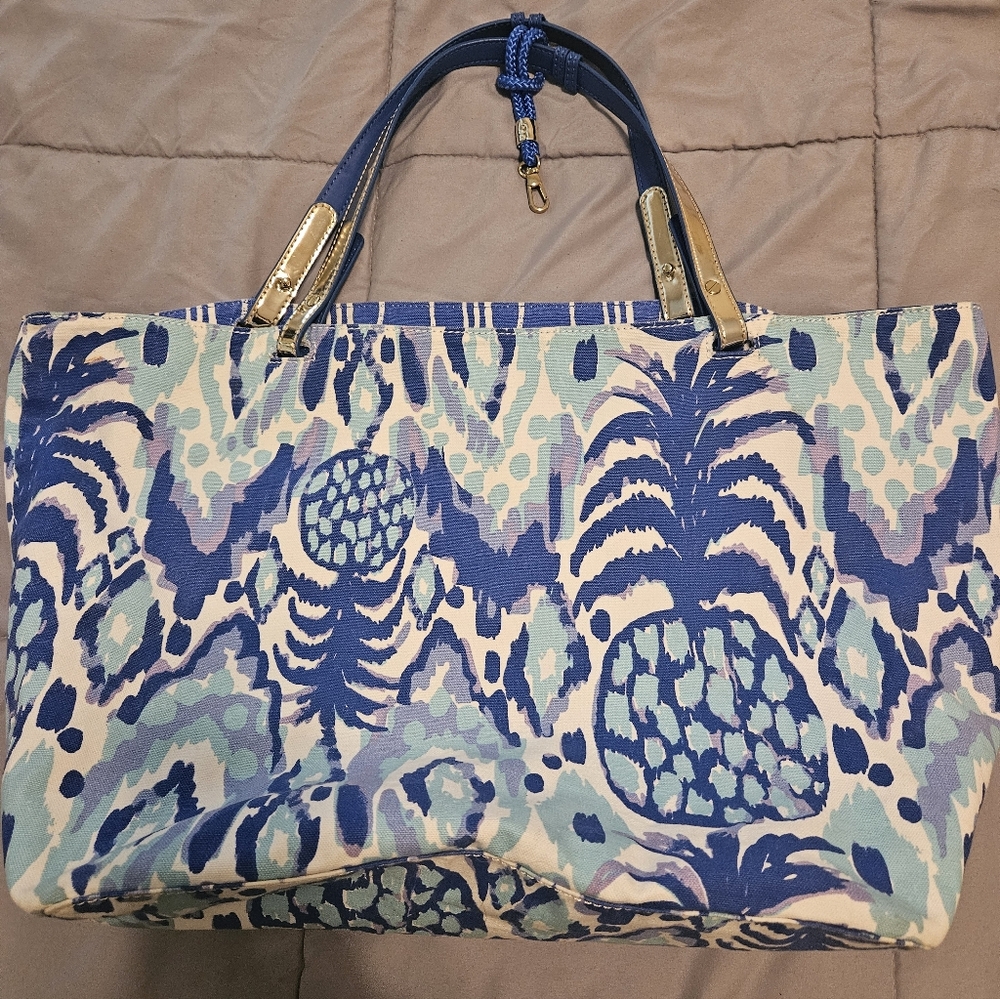 Lilly Pulitzer Pineapple-Pattern Tote in Navy and Light Blue